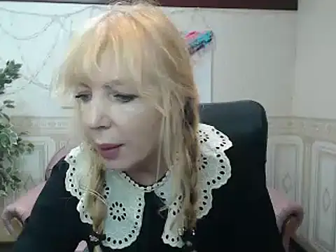 Snapshot of Anna_Diax chatting on 12-18-24, 12:29 Anna Diax online show from 12-18-24, 12:29