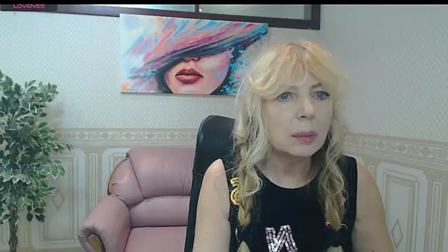 Snapshot of Anna_Diax chatting on 03-17-25, 01:08 Anna Diax online show from 03-17-25, 01:08