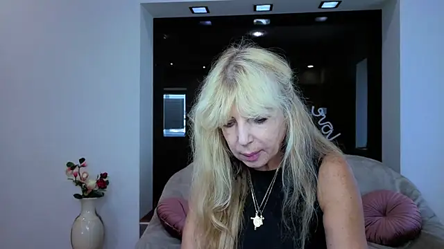 Snapshot of Anna_Diax chatting on 09-09-25, 11:43 Anna Diax online show from 09-09-25, 11:43