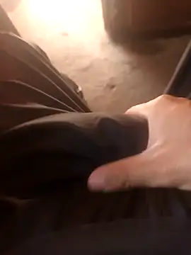 Snapshot of ElBati492 chatting on 10-06-25, 05:10 ElBati492 online show from 10-06-25, 05:10