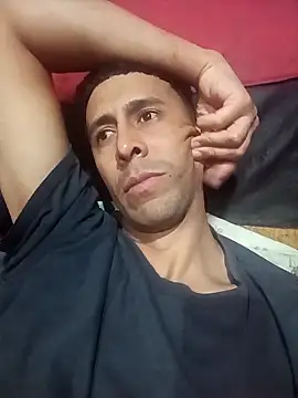 Snapshot of ElBati492 chatting on 10-10-25, 06:23 ElBati492 online show from 10-10-25, 06:23