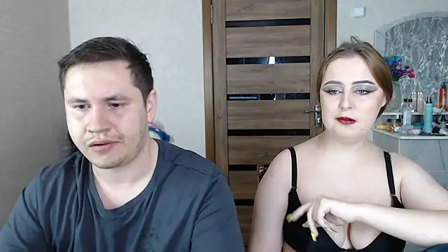 Snapshot of Kristy-Max chatting on 02-14-25, 05:46 Kristy-Max online show from 02-14-25, 05:46