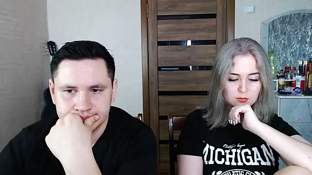 Snapshot of Kristy-Max chatting on 02-22-25, 12:40 Kristy-Max online show from 02-22-25, 12:40