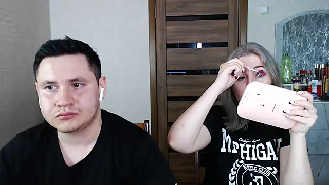 Snapshot of Kristy-Max chatting on 02-23-25, 01:24 Kristy-Max online show from 02-23-25, 01:24