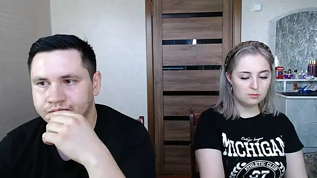 Snapshot of Kristy-Max chatting on 02-23-25, 10:39 Kristy-Max online show from 02-23-25, 10:39