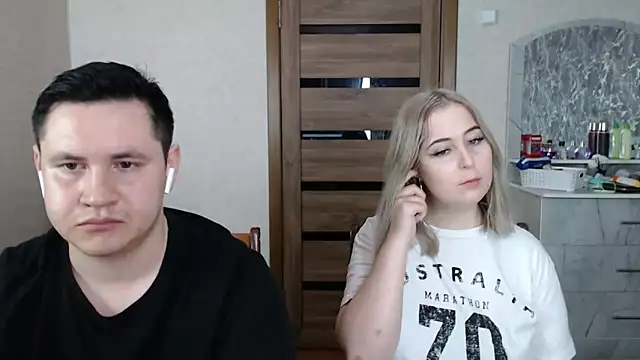 Snapshot of Kristy-Max chatting on 03-01-25, 02:15 Kristy-Max online show from 03-01-25, 02:15