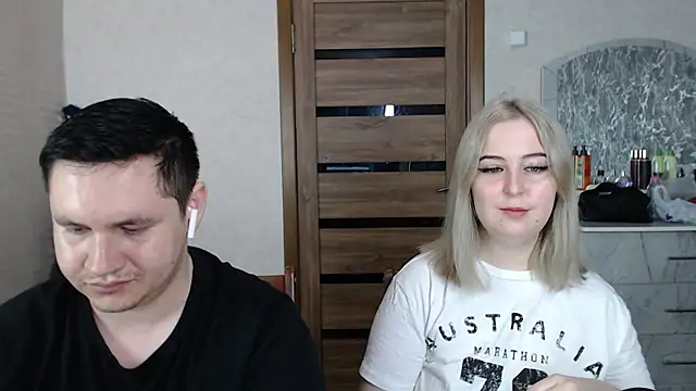 Snapshot of Kristy-Max chatting on 03-04-25, 10:35 Kristy-Max online show from 03-04-25, 10:35