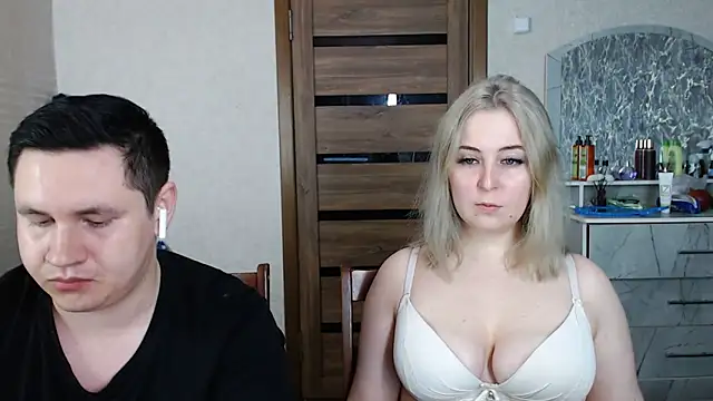 Snapshot of Kristy-Max chatting on 03-04-25, 07:43 Kristy-Max online show from 03-04-25, 07:43