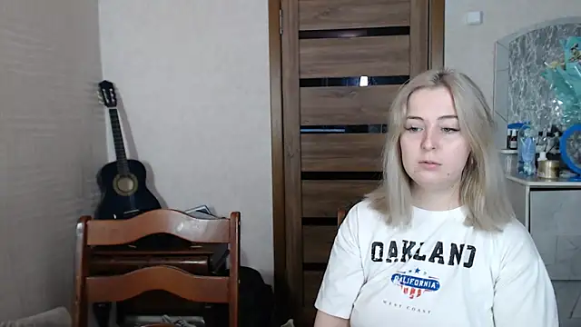 Snapshot of Kristy-Max chatting on 03-17-25, 07:46 Kristy-Max online show from 03-17-25, 07:46