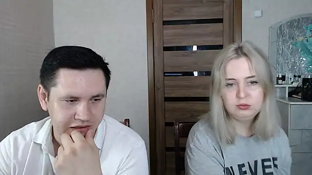 Snapshot of Kristy-Max chatting on 03-17-25, 05:27 Kristy-Max online show from 03-17-25, 05:27