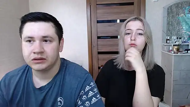 Snapshot of Kristy-Max chatting on 03-18-25, 05:09 Kristy-Max online show from 03-18-25, 05:09