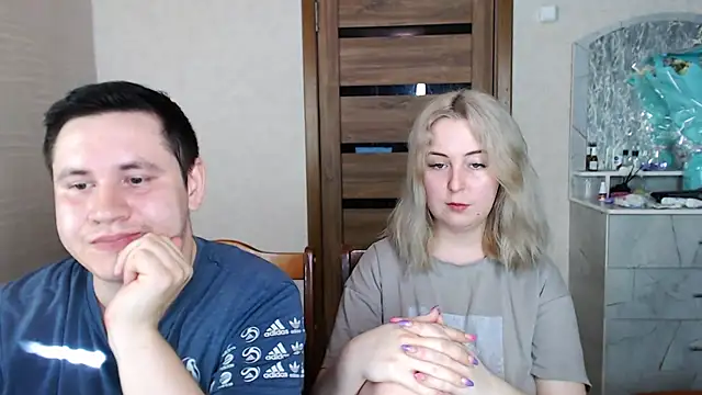 Snapshot of Kristy-Max chatting on 03-19-25, 06:03 Kristy-Max online show from 03-19-25, 06:03