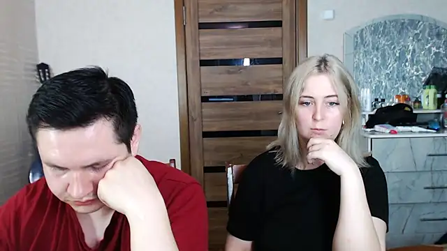 Snapshot of Kristy-Max chatting on 03-20-25, 06:19 Kristy-Max online show from 03-20-25, 06:19