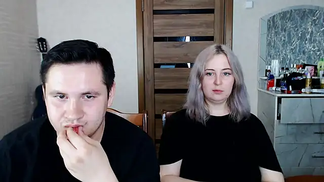 Snapshot of Kristy-Max chatting on 03-21-25, 10:06 Kristy-Max online show from 03-21-25, 10:06