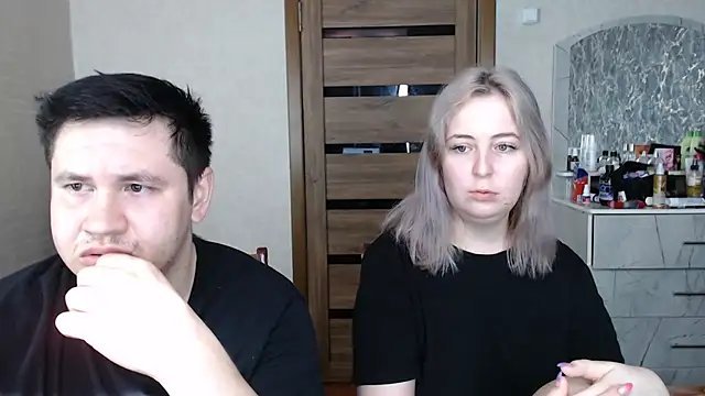 Snapshot of Kristy-Max chatting on 03-22-25, 06:33 Kristy-Max online show from 03-22-25, 06:33