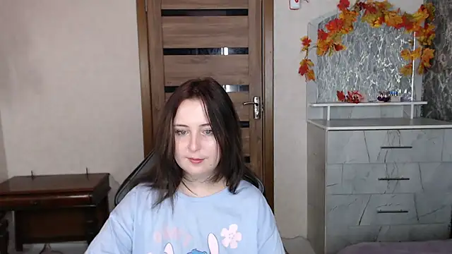 Snapshot of Kristy-Max chatting on 10-13-25, 10:32 Kristy-Max online show from 10-13-25, 10:32