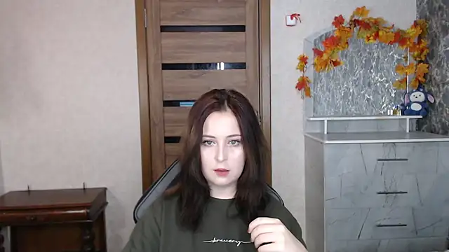 Snapshot of Kristy-Max chatting on 10-17-25, 08:33 Kristy-Max online show from 10-17-25, 08:33