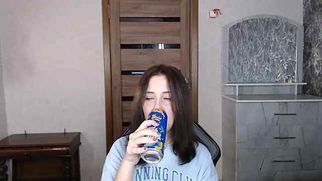 Snapshot of Kristy-Max chatting on 10-18-25, 08:20 Kristy-Max online show from 10-18-25, 08:20