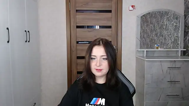 Snapshot of Kristy-Max chatting on 10-27-25, 08:57 Kristy-Max online show from 10-27-25, 08:57