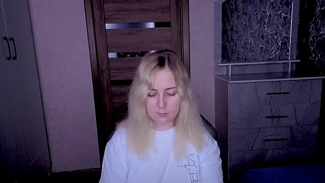 Kristy-Max online show from 05-30-26, 07:11