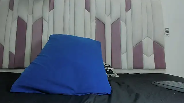 Snapshot of fer_dz chatting on 02-13-25, 12:00 fer dz online show from 02-13-25, 12:00