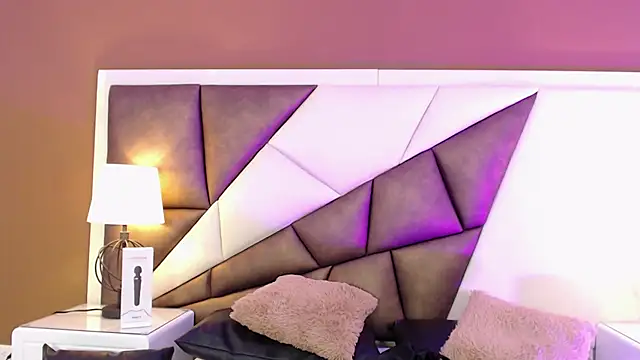 Snapshot of KarolandMichel chatting on 12-21-24, 05:51 KarolandMichel online show from 12-21-24, 05:51