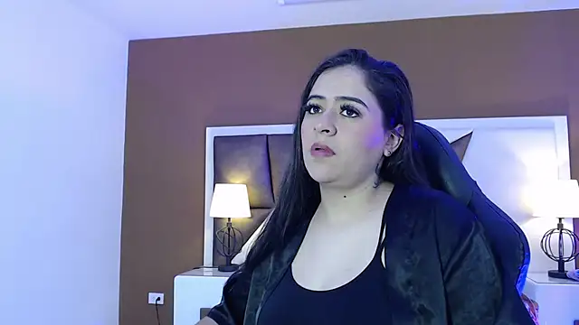 Snapshot of KarolandMichel chatting on 12-22-24, 12:27 KarolandMichel online show from 12-22-24, 12:27