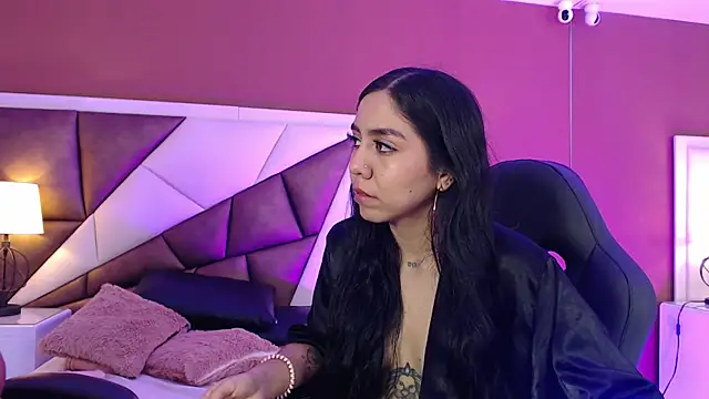 Snapshot of KarolandMichel chatting on 12-29-24, 04:08 KarolandMichel online show from 12-29-24, 04:08