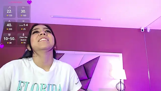 Snapshot of KarolandMichel chatting on 01-07-25, 11:48 KarolandMichel online show from 01-07-25, 11:48