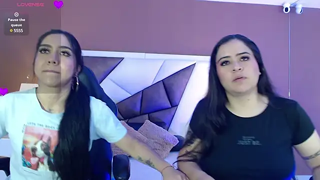 Snapshot of KarolandMichel chatting on 01-15-25, 11:43 KarolandMichel online show from 01-15-25, 11:43