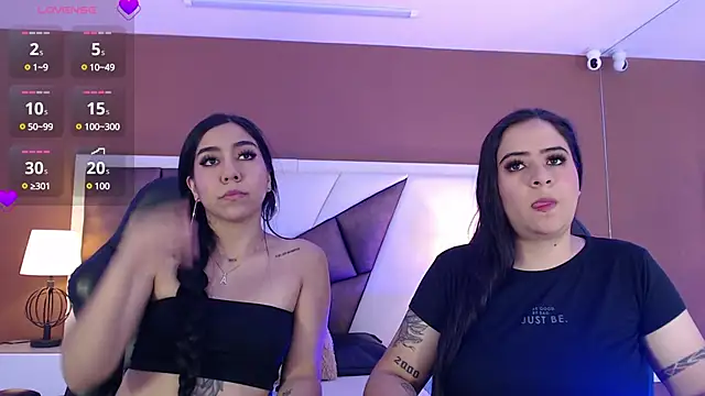 Snapshot of KarolandMichel chatting on 01-23-25, 11:48 KarolandMichel online show from 01-23-25, 11:48