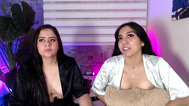 Snapshot of KarolandMichel chatting on 03-05-25, 06:23 KarolandMichel online show from 03-05-25, 06:23