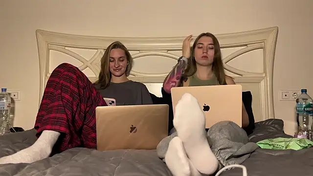 Snapshot of urmissalice chatting on 12-30-24, 03:35 urmissalice online show from 12-30-24, 03:35