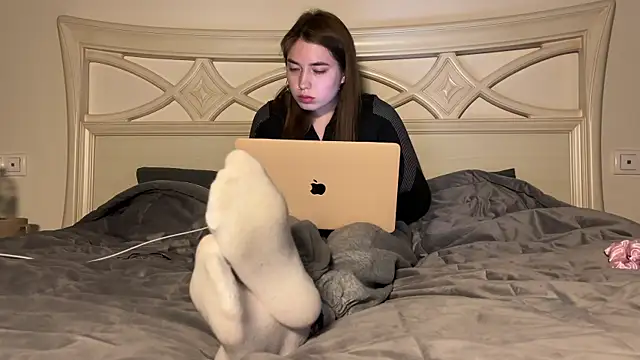 Snapshot of urmissalice chatting on 02-11-25, 02:24 urmissalice online show from 02-11-25, 02:24