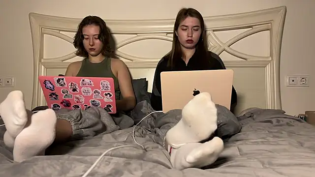 Snapshot of urmissalice chatting on 02-11-25, 05:29 urmissalice online show from 02-11-25, 05:29