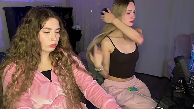 Snapshot of urmissalice chatting on 10-04-25, 04:16 urmissalice online show from 10-04-25, 04:16