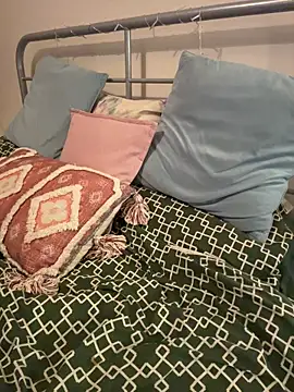 Snapshot of saskiapierce chatting on 10-25-25, 05:40 saskiapierce online show from 10-25-25, 05:40