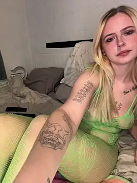 Snapshot of saskiapierce chatting on 03-20-26, 06:13 saskiapierce online show from 03-20-26, 06:13