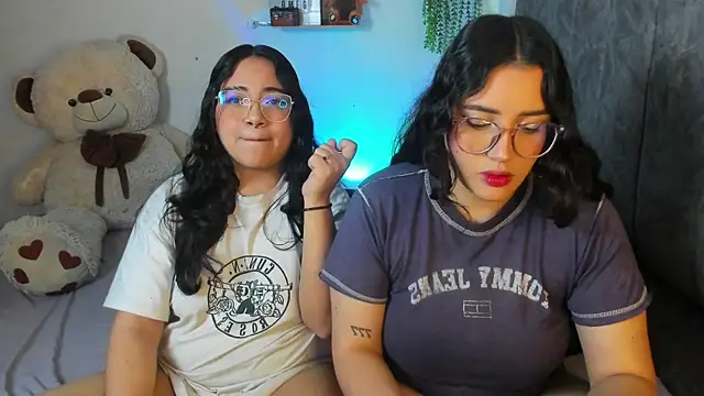 maddie-and-chelsea- online show from 11-28-25, 09:56