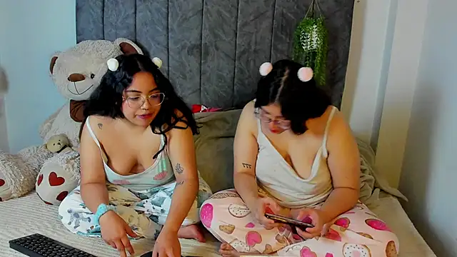 maddie-and-chelsea- online show from 02-05-26, 06:23