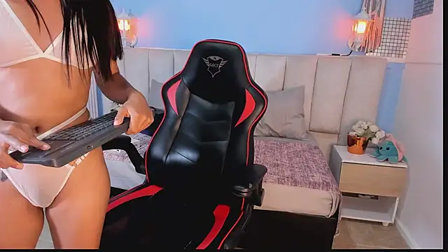 lyzzi smith01 online show from 01-20-25, 10:48