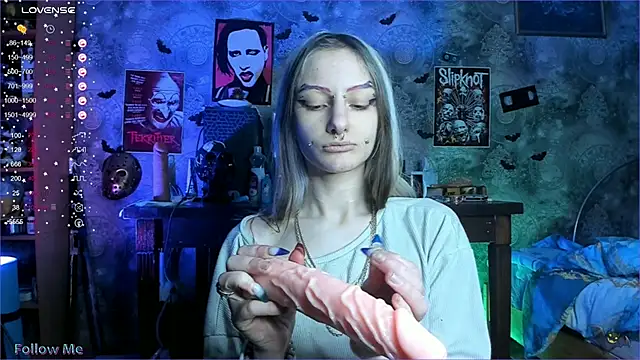 Snapshot of KuromiRacer_ chatting on 03-04-25, 09:54 KuromiRacer  online show from 03-04-25, 09:54