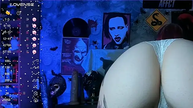 Snapshot of KuromiRacer_ chatting on 10-17-25, 06:21 KuromiRacer  online show from 10-17-25, 06:21