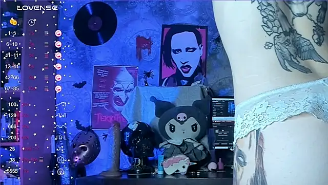 Snapshot of KuromiRacer_ chatting on 10-18-25, 10:10 KuromiRacer  online show from 10-18-25, 10:10