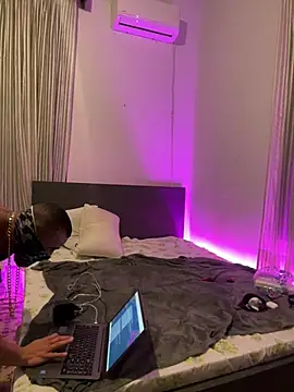 moody1996- online show from 12-23-24, 10:44