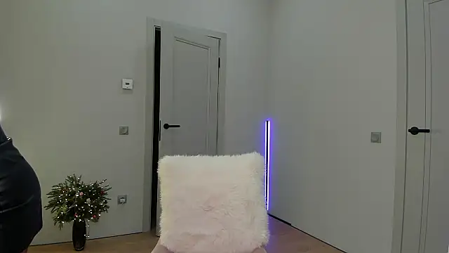  cometoseeme  online show from 01-08-26, 04:42