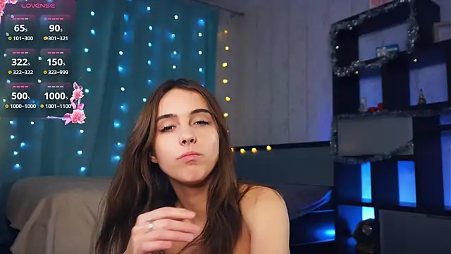 Snapshot of FannyHewson chatting on 01-19-25, 02:57 FannyHewson online show from 01-19-25, 02:57