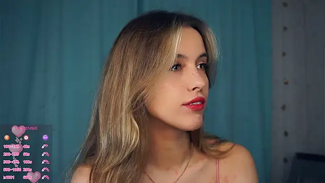 Snapshot of FannyHewson chatting on 10-17-25, 07:49 FannyHewson online show from 10-17-25, 07:49