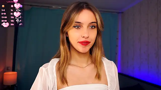 Snapshot of FannyHewson chatting on 11-19-25, 07:58 FannyHewson online show from 11-19-25, 07:58