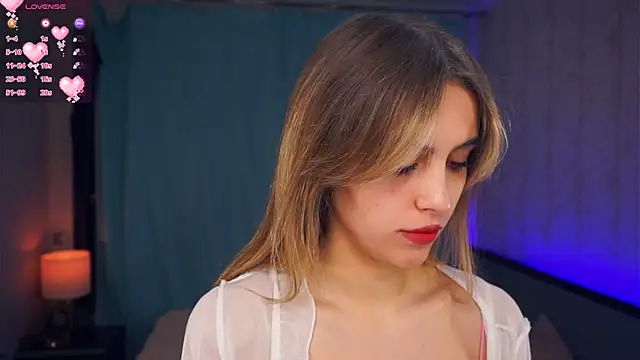 Snapshot of FannyHewson chatting on 11-26-25, 08:10 FannyHewson online show from 11-26-25, 08:10